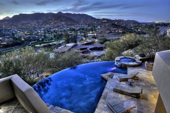 7401 N LAS BRISAS LN