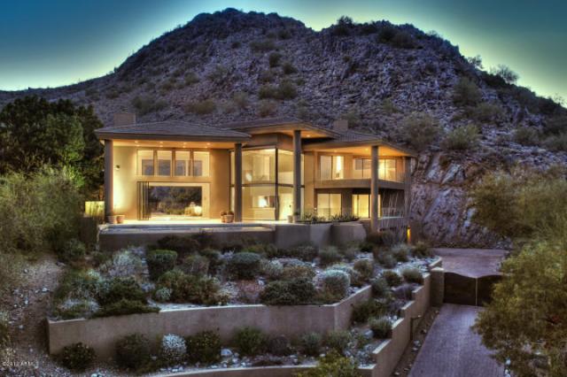 4401 E Mockingbird LN