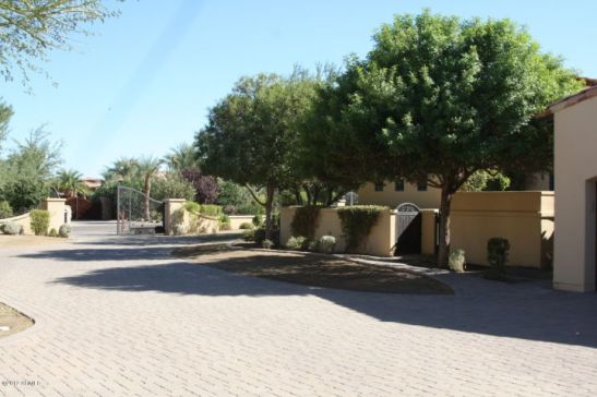 8920 N MARTINGALE RD 1