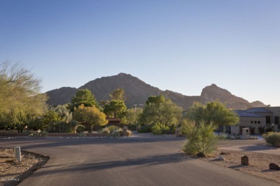 5720 E JOSHUA TREE LN