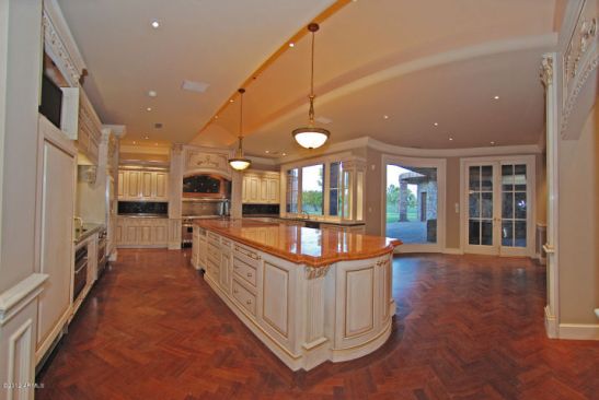 40 BILTMORE EST Phoenix, AZ 85016 1