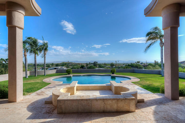 The Bank Says Sell! A Gated Hillside Estate in Paradise Valley aks&nbsp;$2.4M