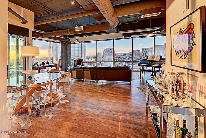 This is 1 of 6 units in One Lexington with a modern floor plan and you can have it for&nbsp;$875K