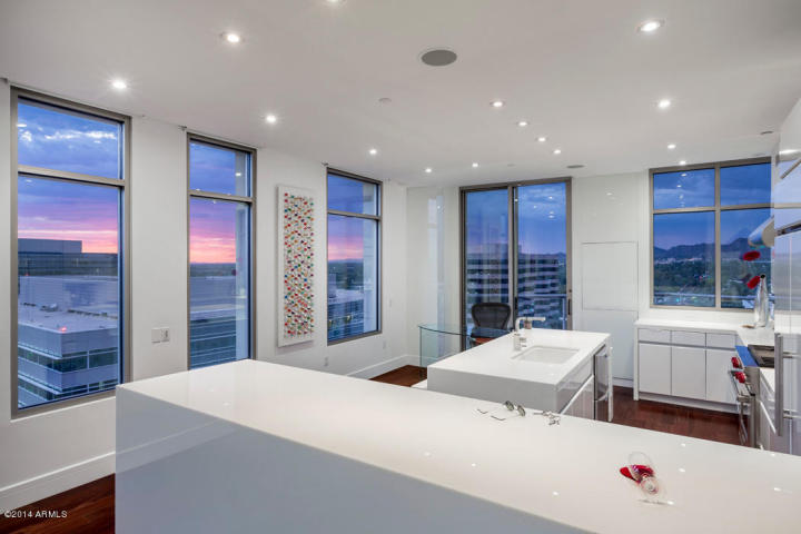 This Esplanade Place Contemporary Penthouse has something all Women want – Men do&nbsp;too!!!