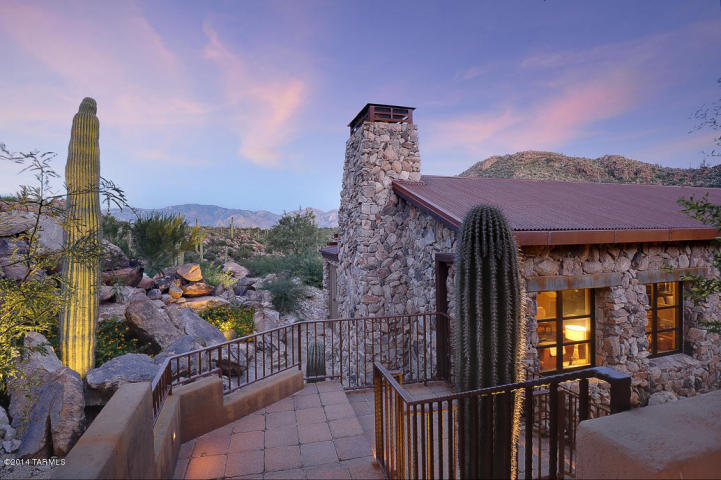 A Desert Oasis in Marana Combines Architecture and Nature asking $2.998&nbsp;Million