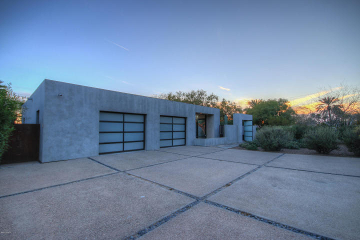 Stunning Contemporary Design Home with Incredible Views of Camelback Mountain hits the block for $1.5 Million