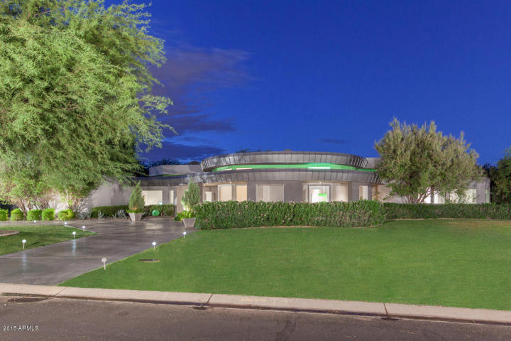 Bold Contemporary house in Paradise Valley 14