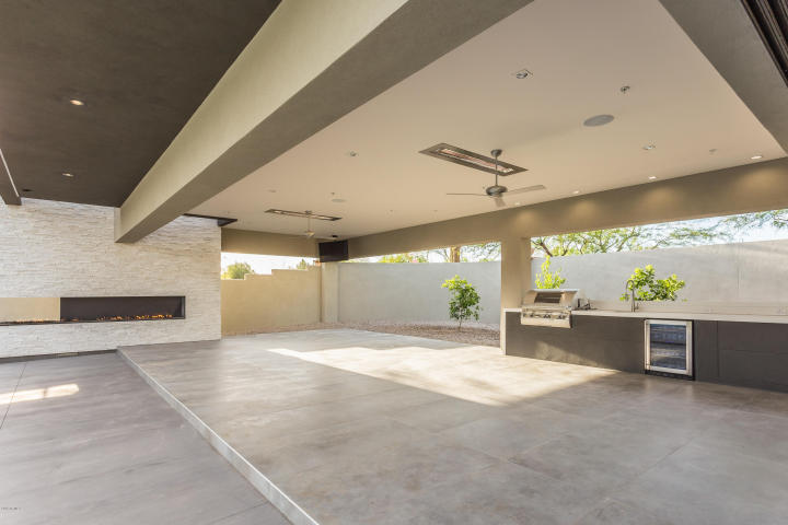 sexy contemporary showpiece in Peoria 9