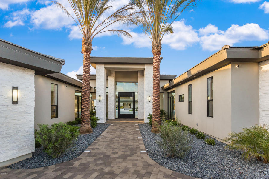 sexy contemporary showpiece in Peoria