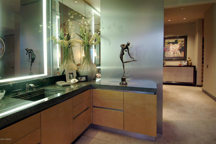 A Dramatic Circular Home Overlooking the Tucson Desert &amp; Skyline 11