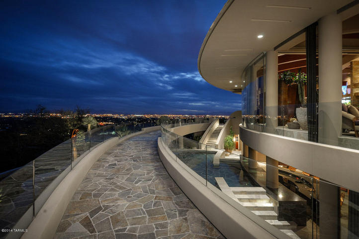A Dramatic Circular Home Overlooking the Tucson Desert &amp; Skyline 14