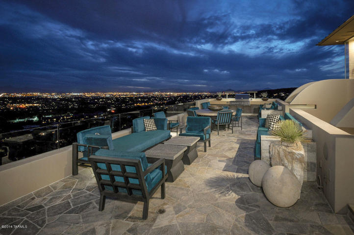 A Dramatic Circular Home Overlooking the Tucson Desert &amp; Skyline 15
