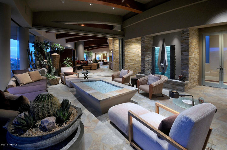 A Dramatic Circular Home Overlooking the Tucson Desert &amp; Skyline 16