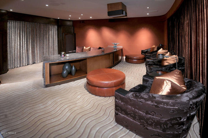 A Dramatic Circular Home Overlooking the Tucson Desert &amp; Skyline 17