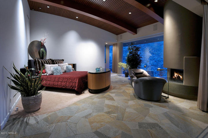 A Dramatic Circular Home Overlooking the Tucson Desert &amp; Skyline 22