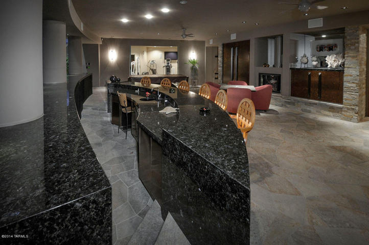 A Dramatic Circular Home Overlooking the Tucson Desert &amp; Skyline 23