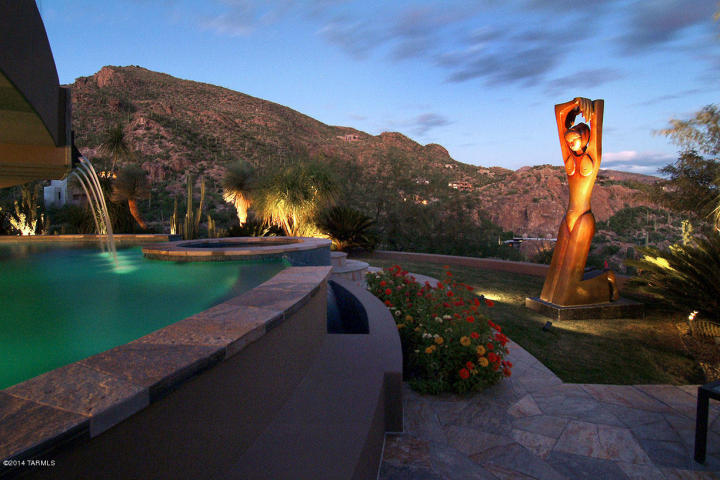 A Dramatic Circular Home Overlooking the Tucson Desert &amp; Skyline 25