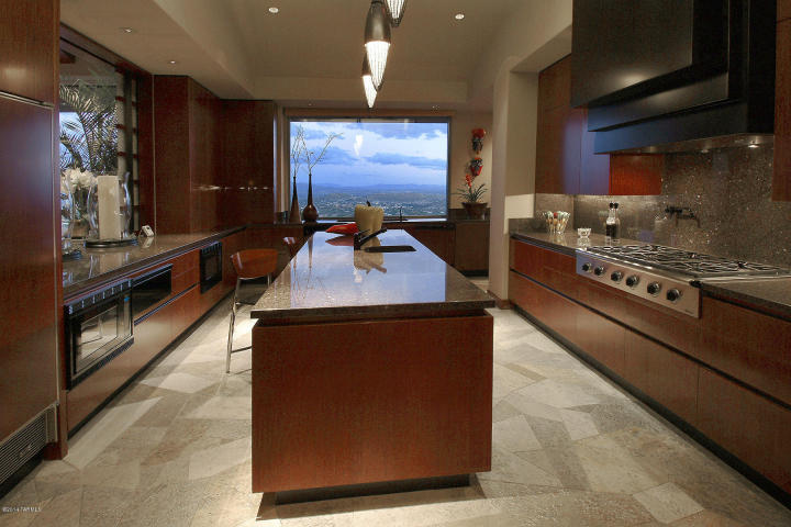 A Dramatic Circular Home Overlooking the Tucson Desert &amp; Skyline 4