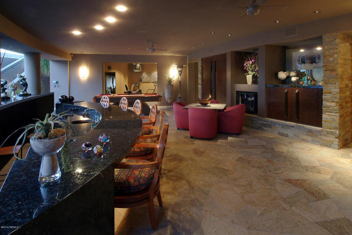 A Dramatic Circular Home Overlooking the Tucson Desert &amp; Skyline 5