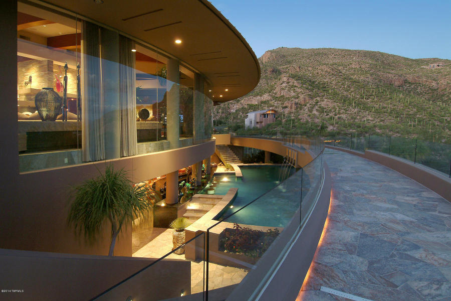 A Dramatic Circular Home Overlooking the Tucson Desert &amp; Skyline