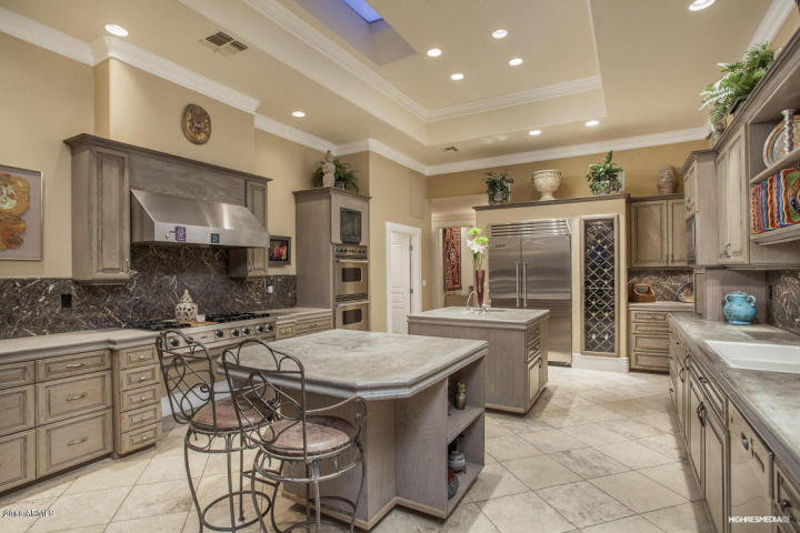 live-lavishly-for-18k-a-mo-at-this-paradise-valley-mansion-1