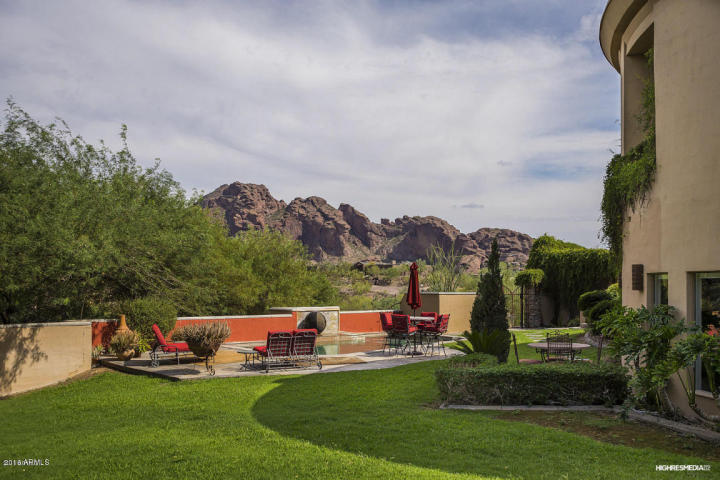 live-lavishly-for-18k-a-mo-at-this-paradise-valley-mansion-11