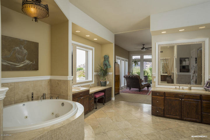 live-lavishly-for-18k-a-mo-at-this-paradise-valley-mansion-8