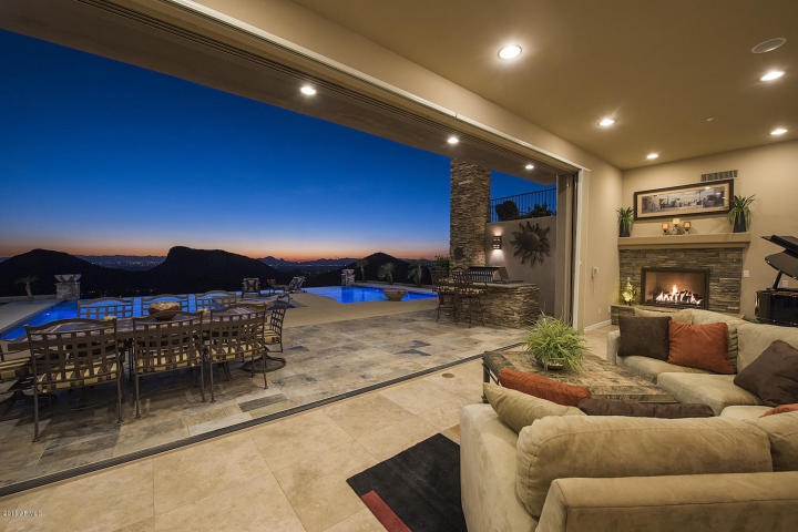 supreme-auctions-kicks-off-2017-with-viento-point-a-lavish-contemporary-in-fountain-hills-5