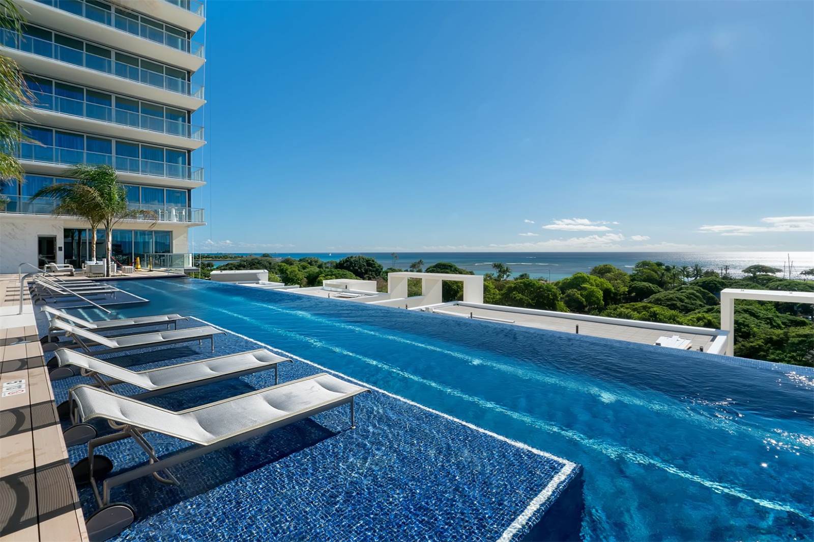 Waiea Grand Penthouse 8