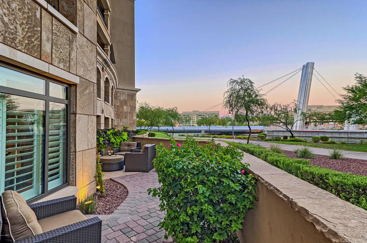A Scottsdale Waterfront pied-à-terre with all the perks & own private&nbsp;Patio