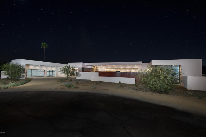 New & Sleek all White Modern Sanctuary in Phoenix-Arcadia seeks $2.3M 2