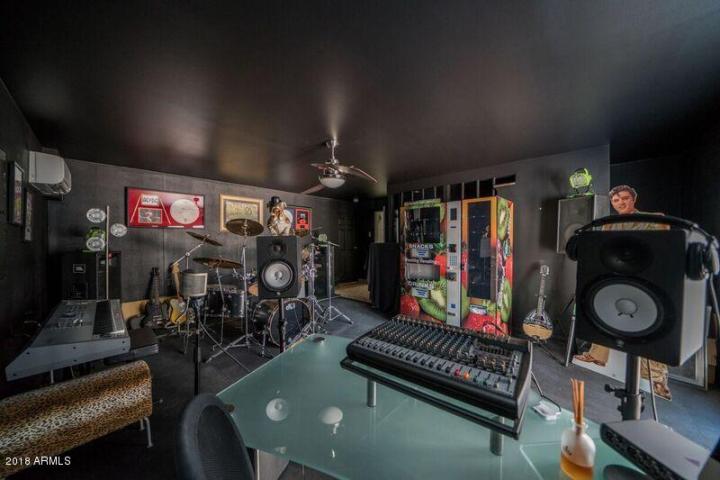 Beautiful 1914 privately gated Spanish estate on Central Avenue 8