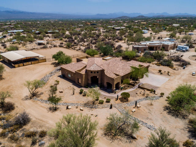 A Private Oasis or Custom Home on 5 acres with horse barn in Scottsdale. You&nbsp;decide!