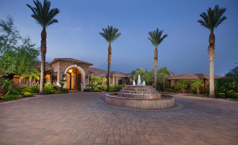 For a cool $5M you can buy Arizona Cardinals WR Larry “Fitz” Fitzgerald Paradise Valley&nbsp;Pad.