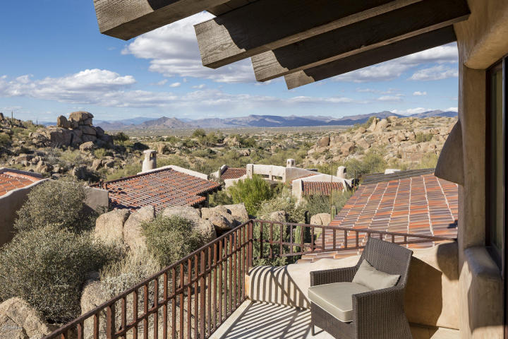 Estancia Scottsdale Southwestern adobe-style compound set amongst boulders to sell at auction 11
