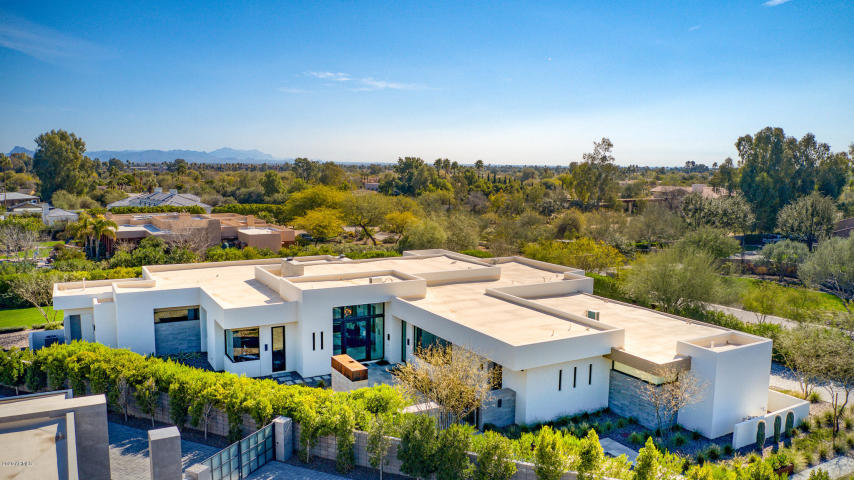 Inside NBA all-star Devin Booker’s MIND-BLOWING Paradise Valley&nbsp;crib!