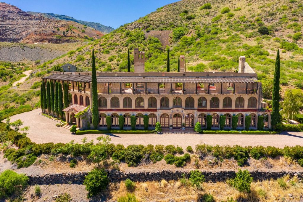 The Haunted Little Daisy 🌼: “ICONIC” Jerome Mining Hotel Turned Mansion Hits Auction with No&nbsp;Reserve!