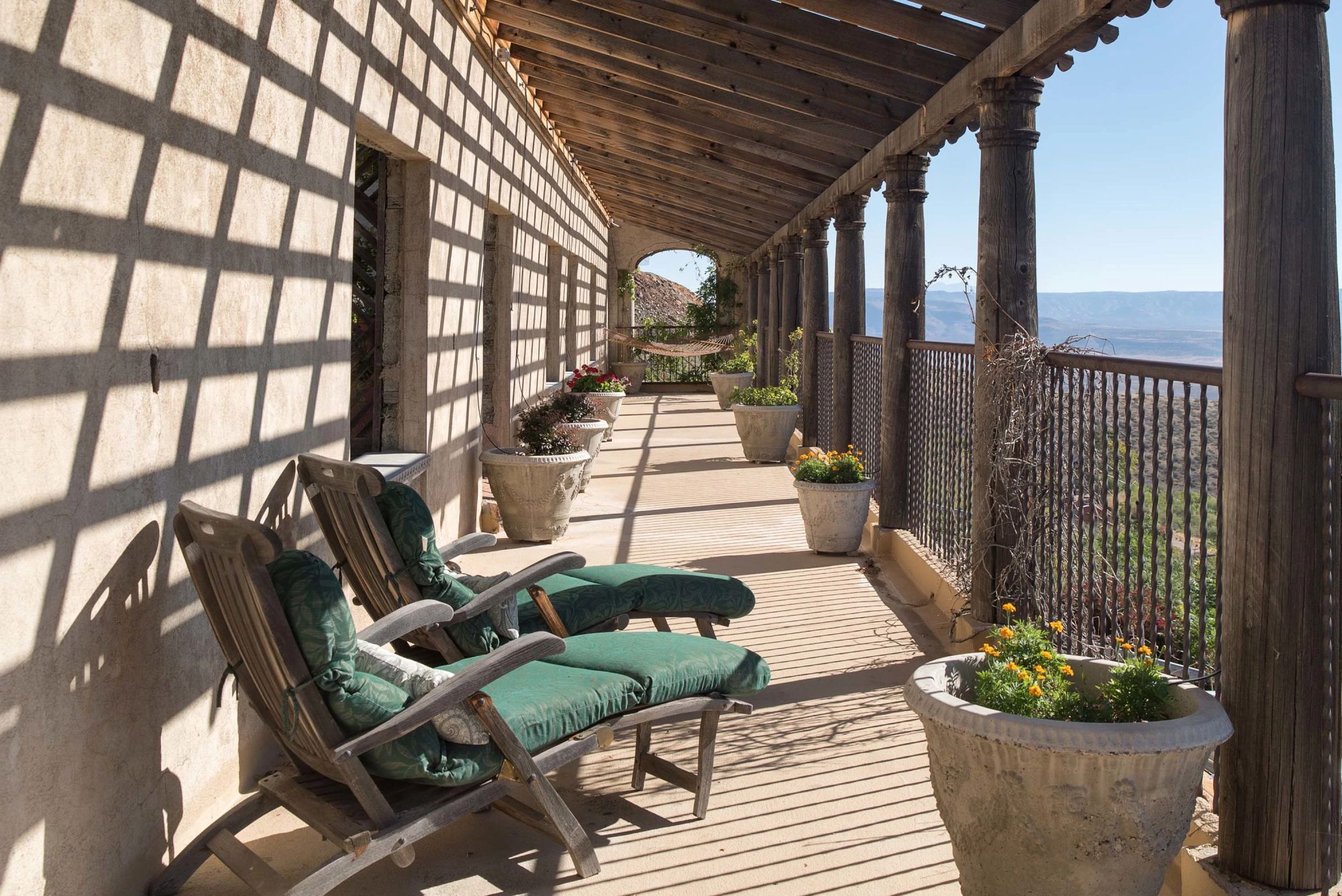 The Haunted Little Daisy 🌼 “ICONIC” Jerome Mining Hotel Turned Mansion