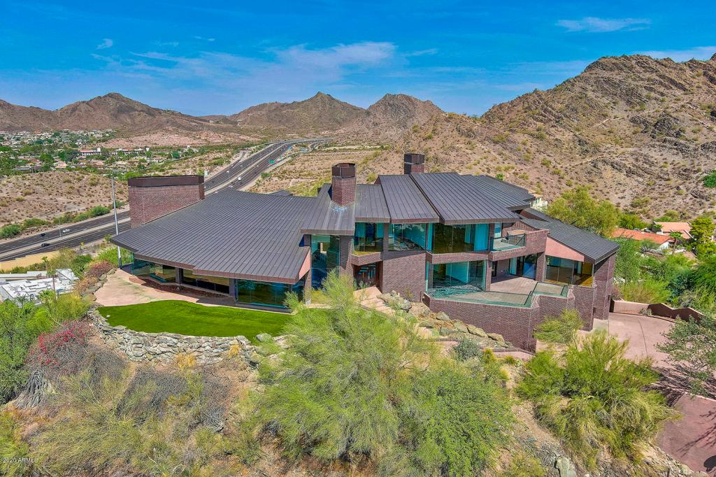 Luxury House Hunting in Phoenix: MOUNTAIN TOP (architect Vernon Swaback) masterpiece… penthouse&nbsp;views!