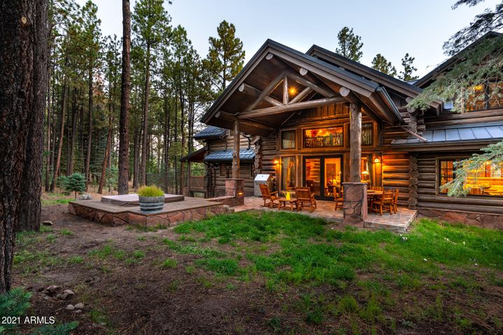 Log 🪵 Cabin Luxury: In Arizona, there’s no place like this log home ...