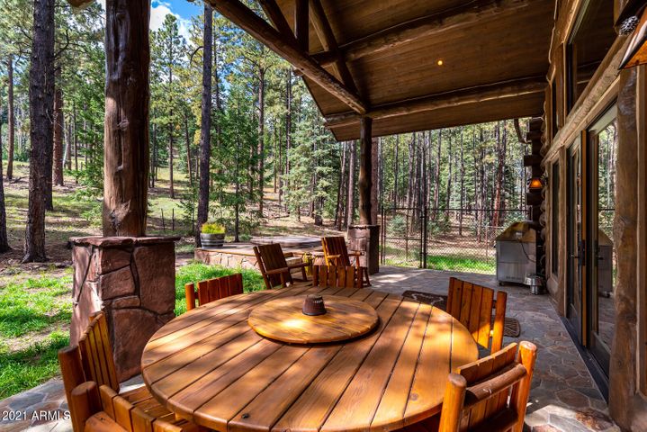 Log 🪵 Cabin Luxury: In Arizona, there’s no place like this log home ...