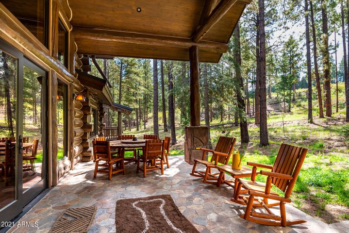 Log 🪵 Cabin Luxury: In Arizona, there’s no place like this log home ...
