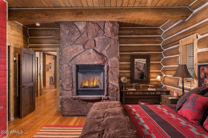 Log 🪵 Cabin Luxury: In Arizona, there’s no place like this log home ...