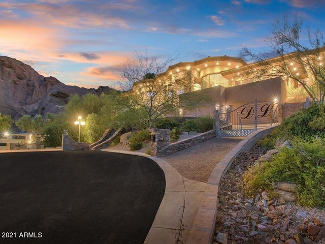 Behind Closed Doors: Alicia Keys 🎹 and Swizz Beatz 🎶 Sold $3.1M Arizona Mansion.