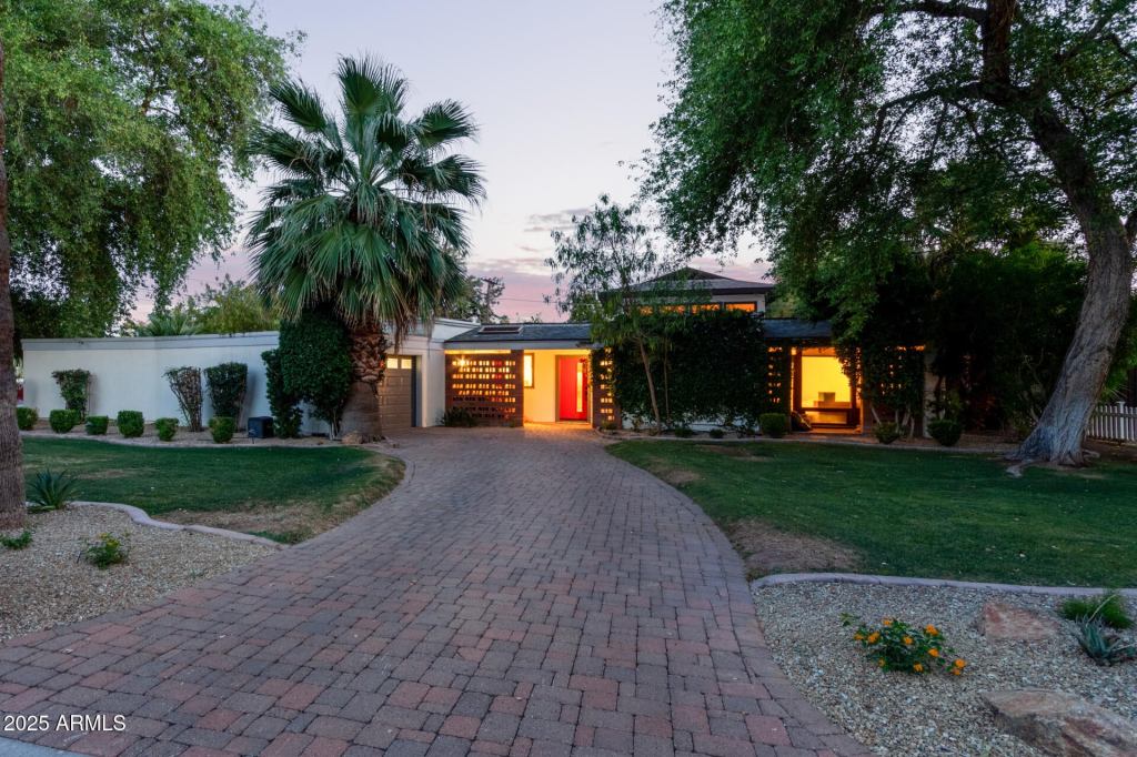🔎 Architect Al Beadle’s First Home Is for Sale in Phoenix — and It’s Hiding in Plain&nbsp;Sight